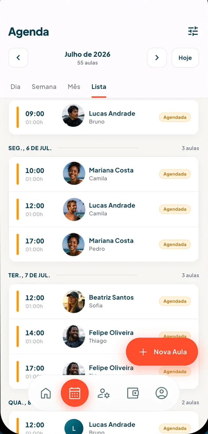 Agenda da escola em lista, com aula, aluno e situação, no aplicativo